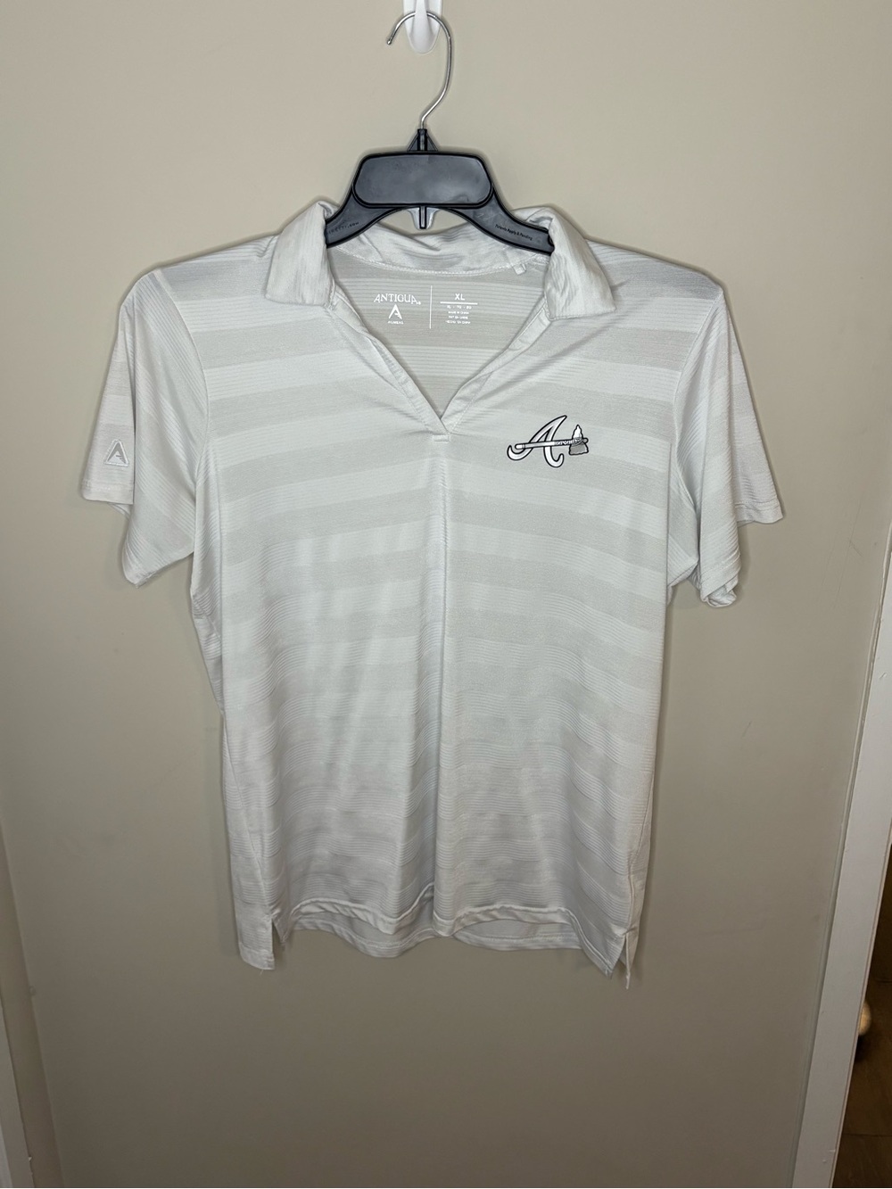 Antigua women’s Atlanta Braves White Performance Polo